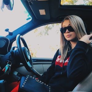 Meet your Posher, Harley